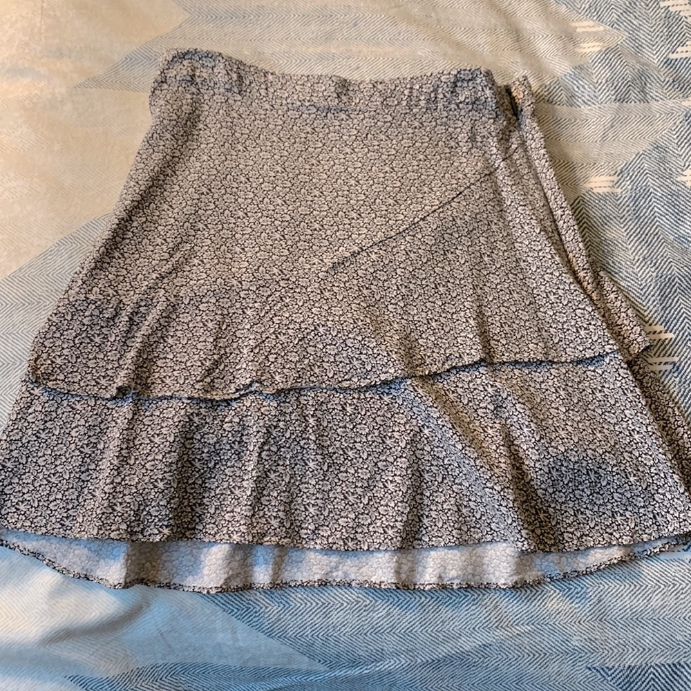 Urban outfitters XS ruffle mini skirt, printed